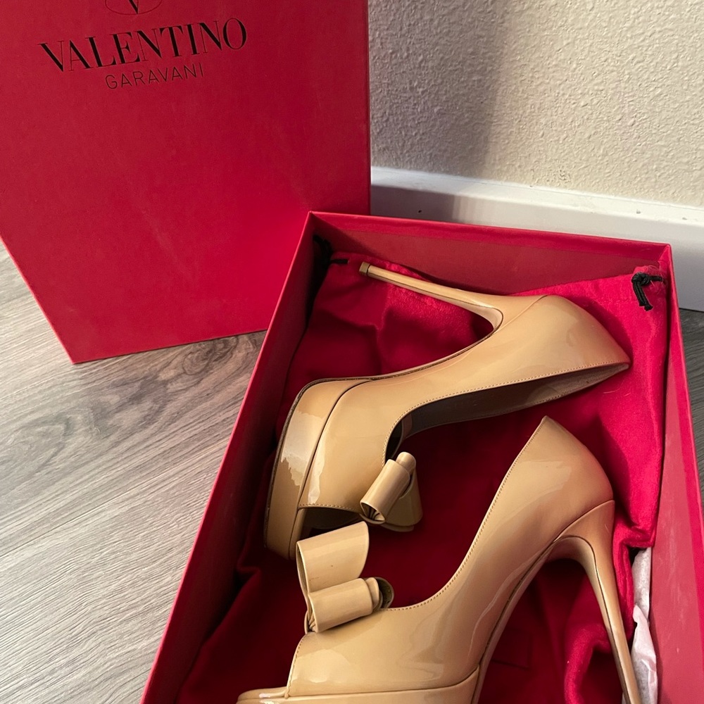 Valentino bow heels! - Picture 2 of 3